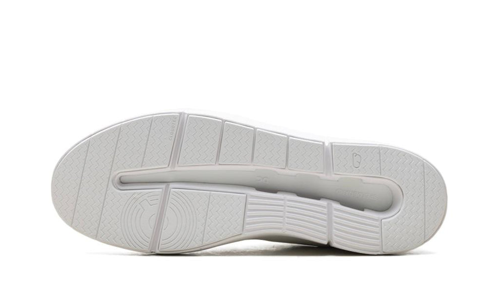 ON RUNNING THE ROGER ADVANTAGE "ALL WHITE"